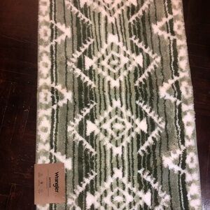 ‼️ Wrangler Green and White Patterned Rug